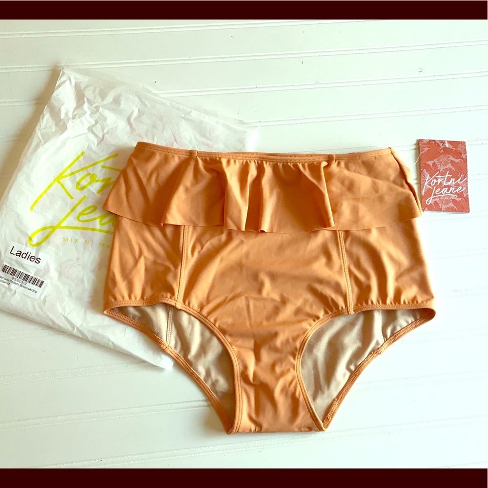 NWT Kortni Jeane peplum bottoms golden